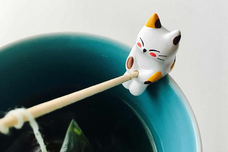 ねこ茶でなごむニャ〜【緑茶ティーバッグ・猫のフィギュア付き】疲れ 